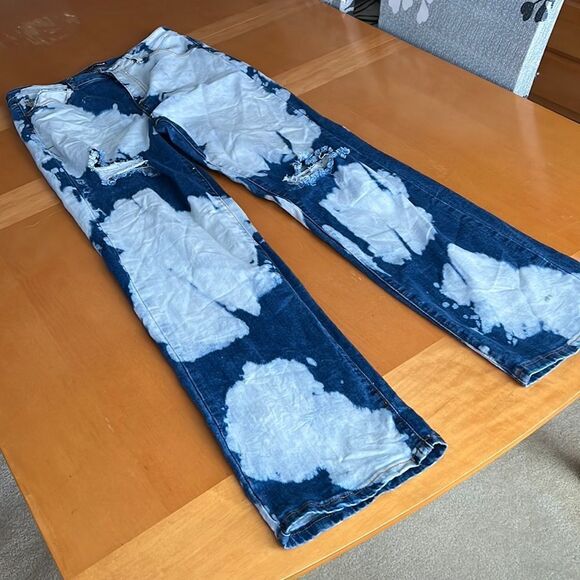 NWT SIZE 11 CLOUDY DAZE BLEACH STRAIGHT LEG JEANS - Picture 1 of 10